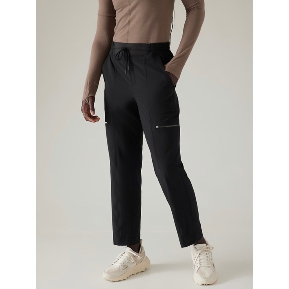 Athleta High Road Cargo Pants Black Featherweight Stretch Travel Women's 4